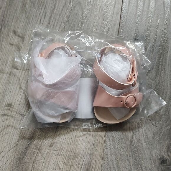 Old Navy New With Tag Size 0-3 Months Faux-Leather Double-Buckle Sandals - Picture 3 of 7